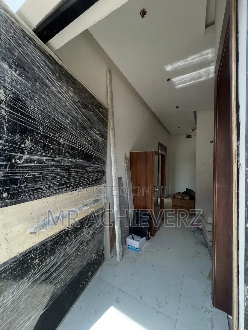 5bdrm Duplex in Odili Road, Obio-Akpor for sale