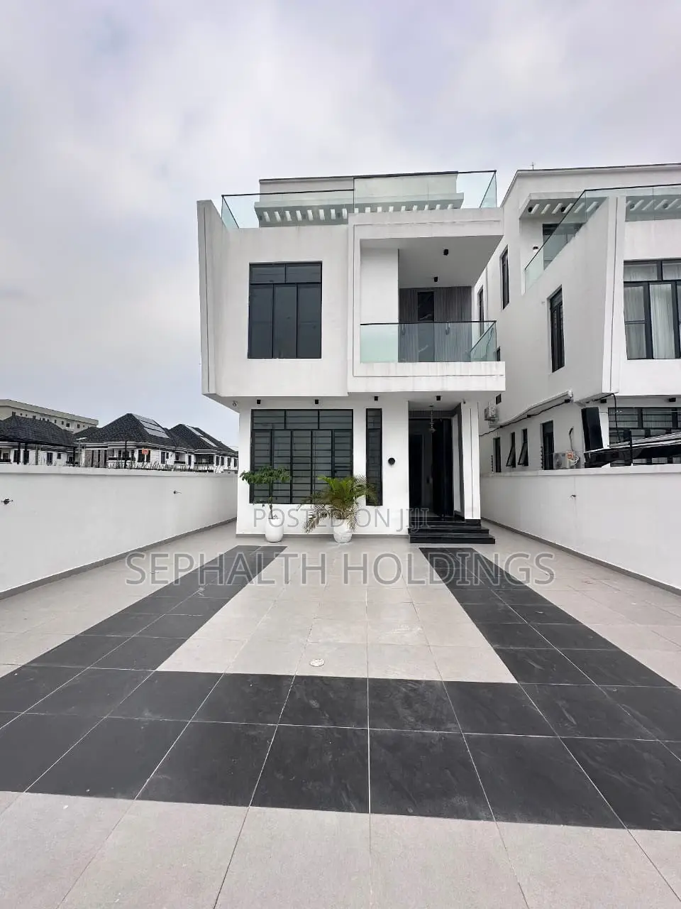 5bdrm Duplex in Premium  5 Bed Fully, Lekki Phase 1 for sale