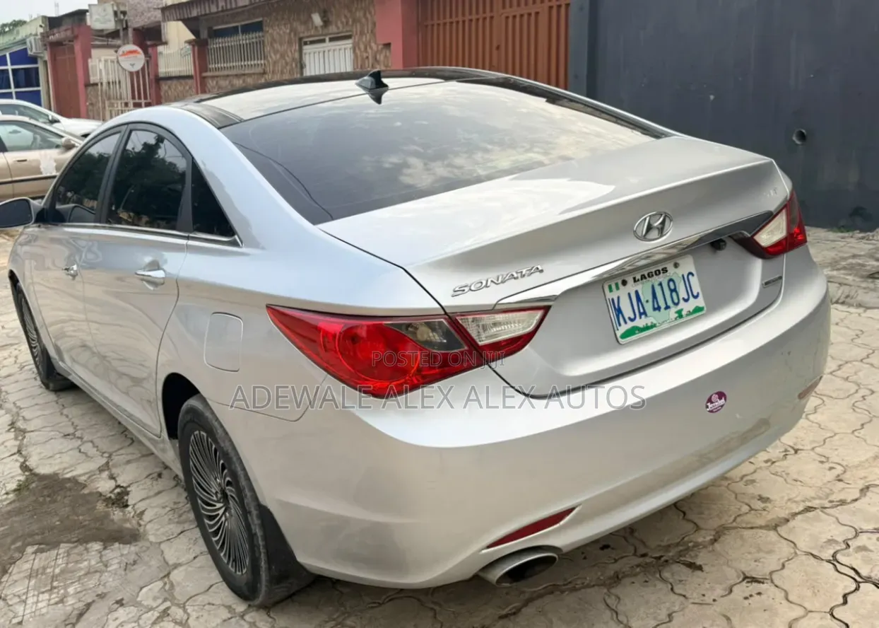 Hyundai Sonata 2011 Silver