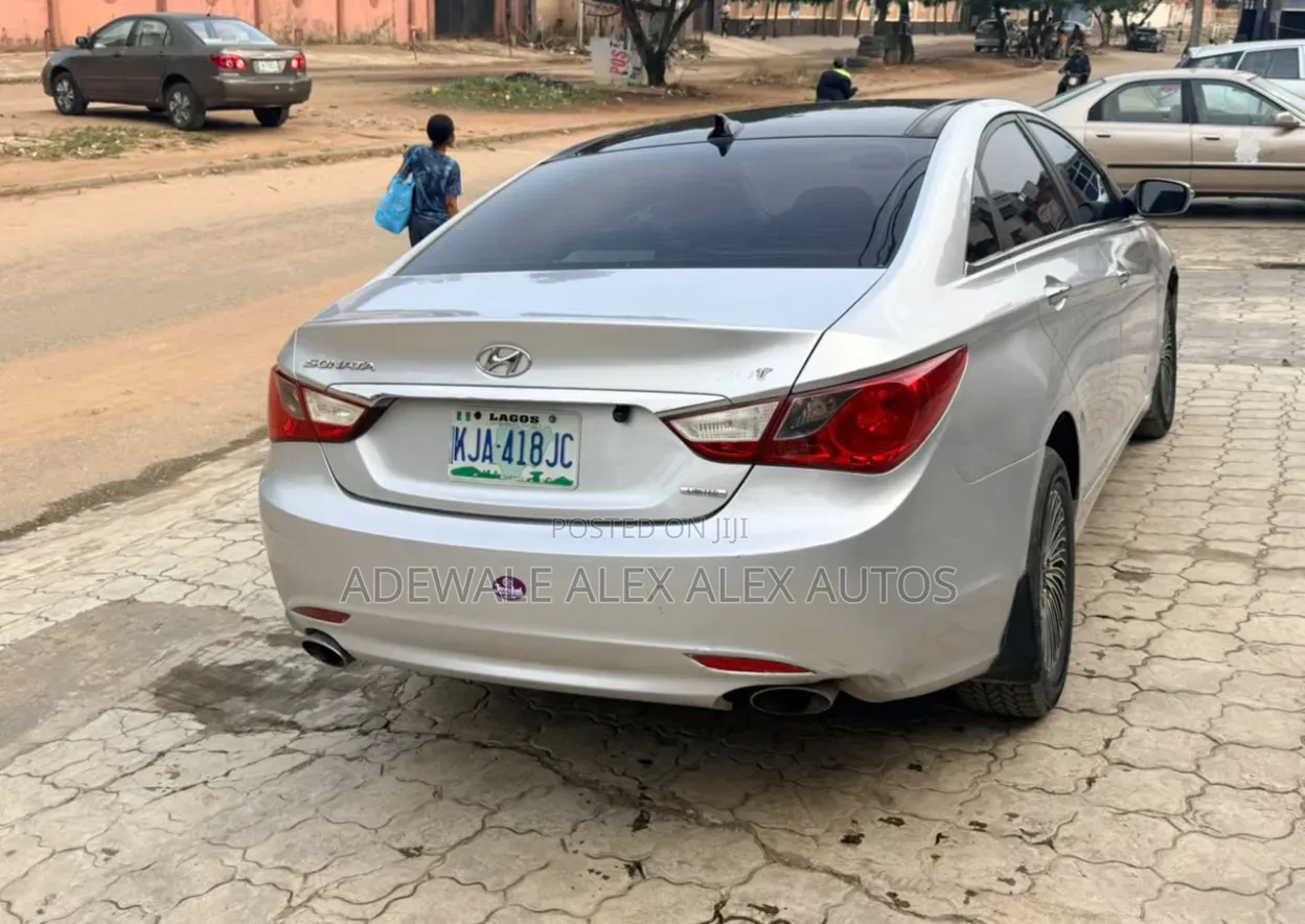 Hyundai Sonata 2011 Silver