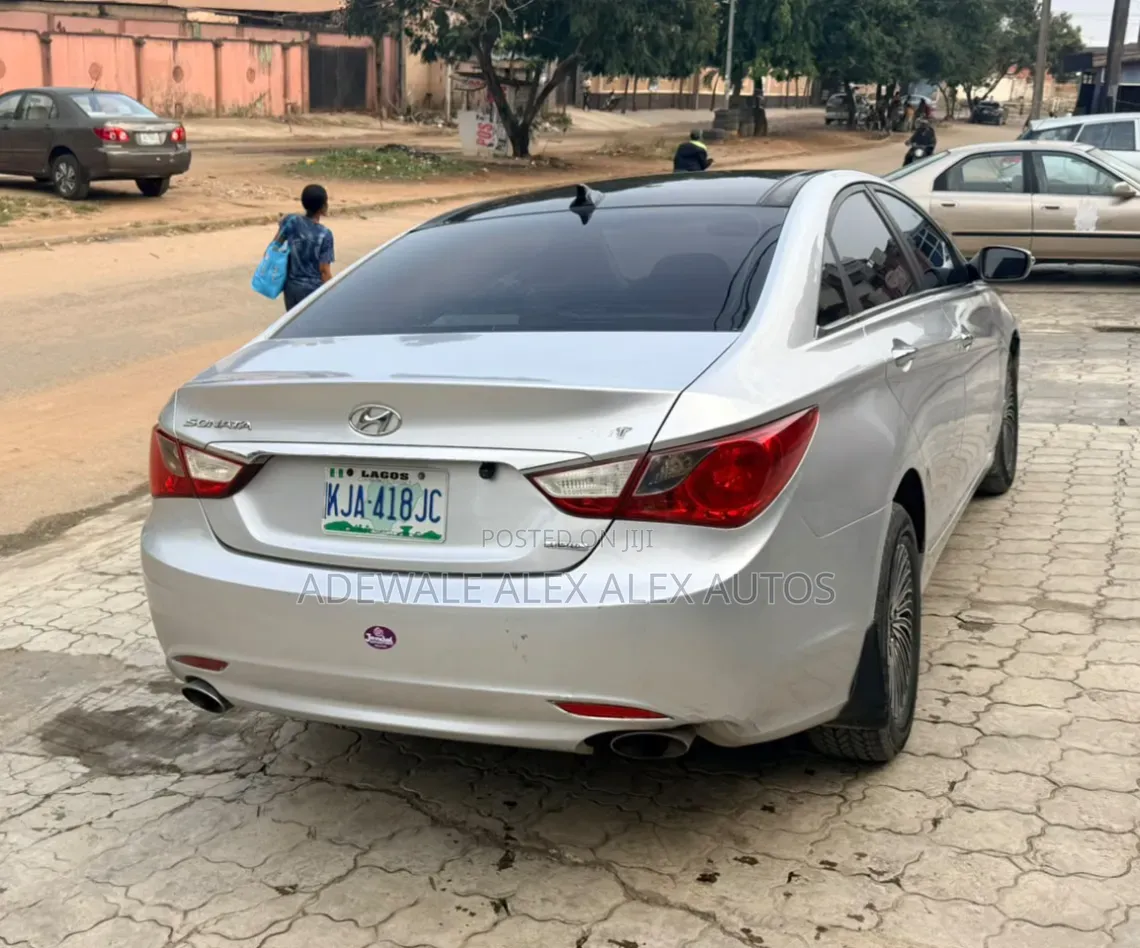 Hyundai Sonata 2011 Silver