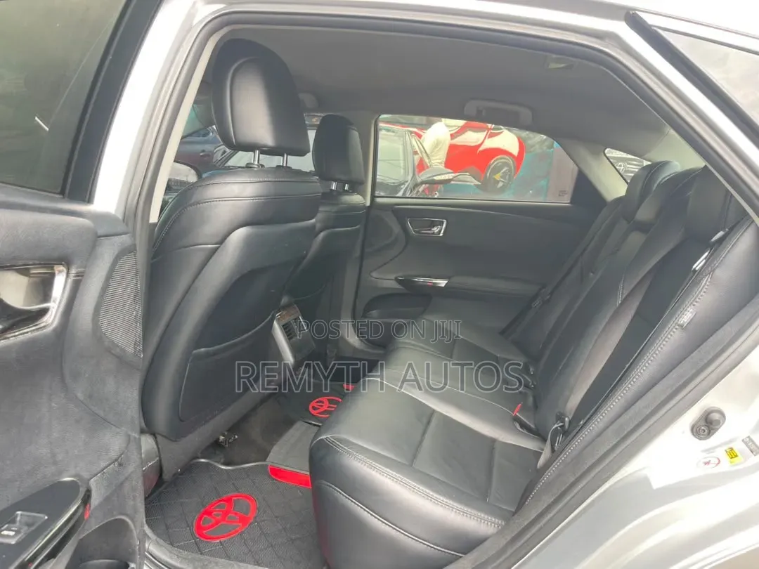 Toyota Avalon XLE 4dr Sedan (3.5L 6cyl 6A) 2015 Silver