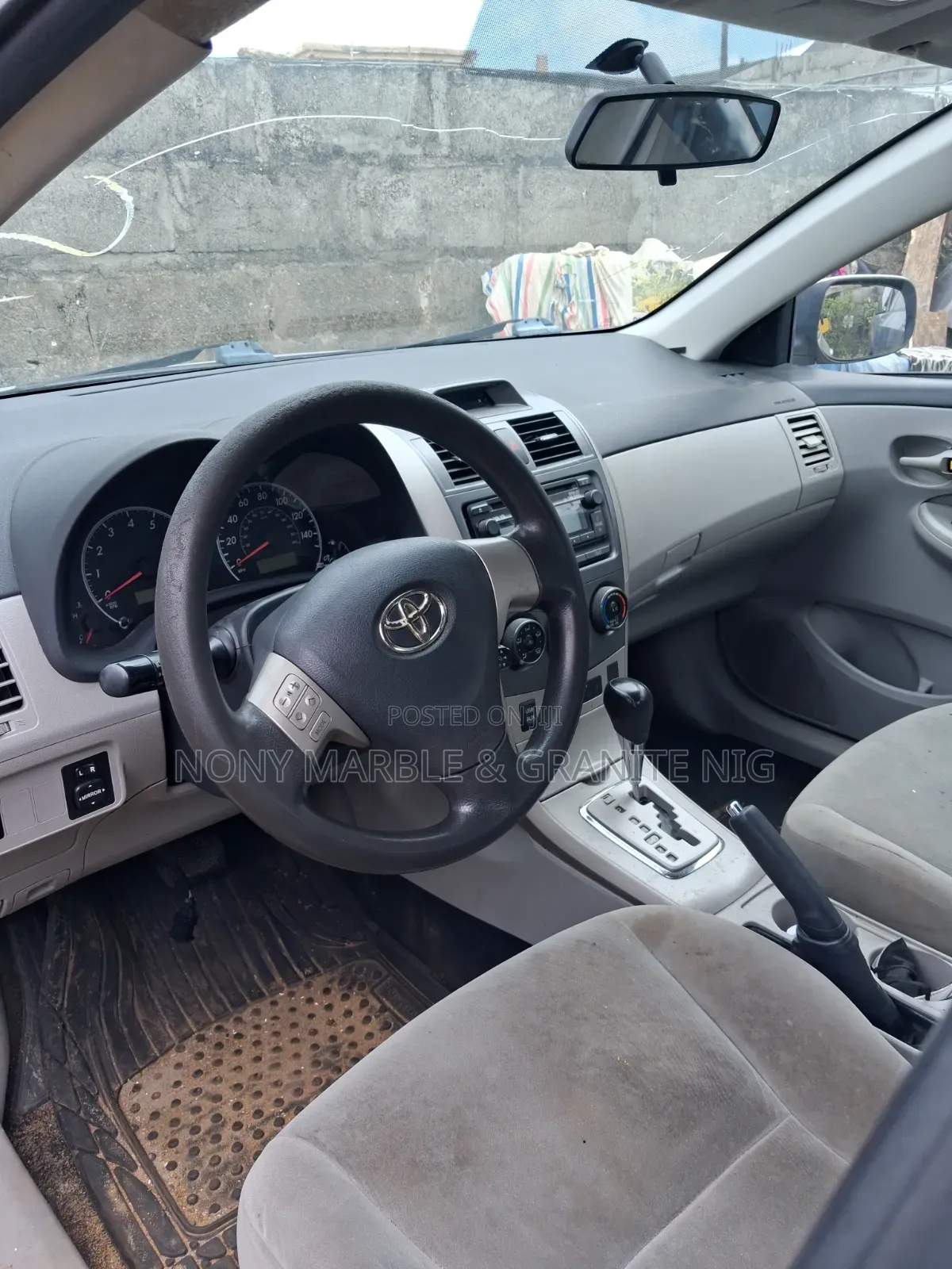 Toyota Corolla LE 4dr Sedan (1.8L 4cyl 4A) 2012 Silver