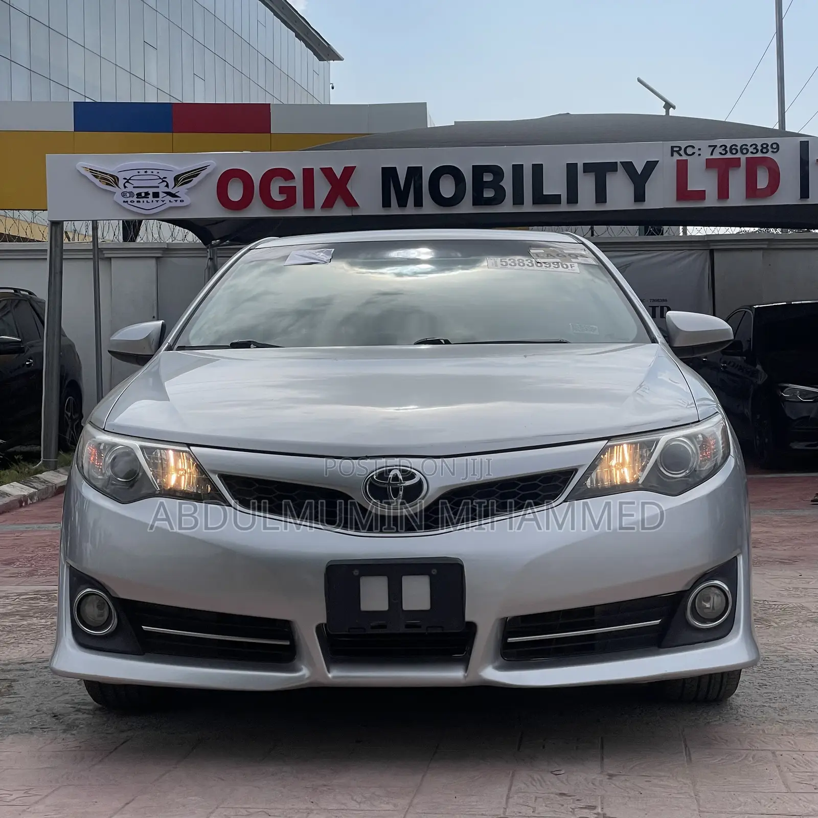Toyota Camry SE 4dr Sedan (2.5L 4cyl 6A) 2013 Silver