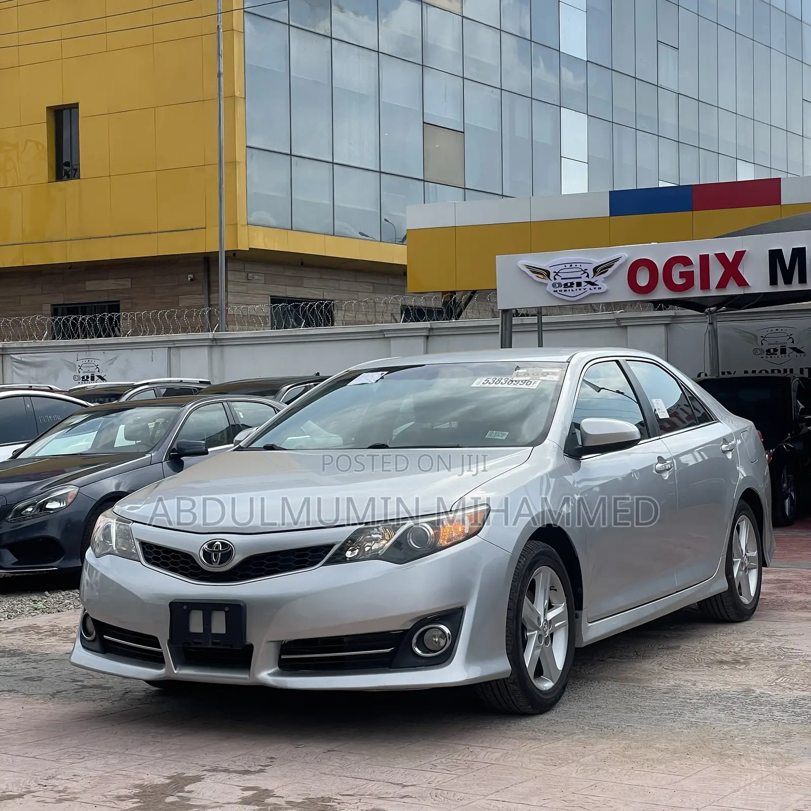 Toyota Camry SE 4dr Sedan (2.5L 4cyl 6A) 2013 Silver