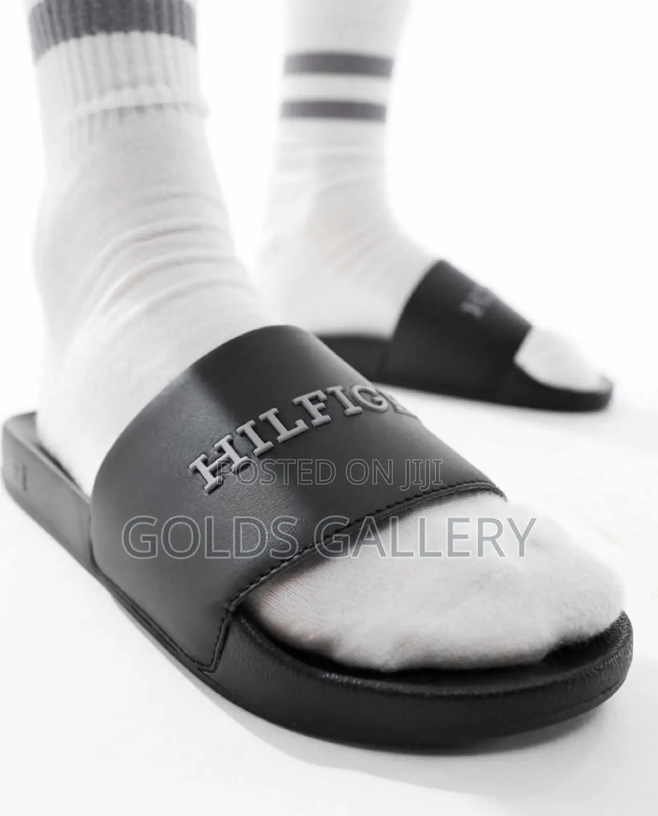 Tommy Hilfiger Raised Logo Pool Sliders in Black (USA)