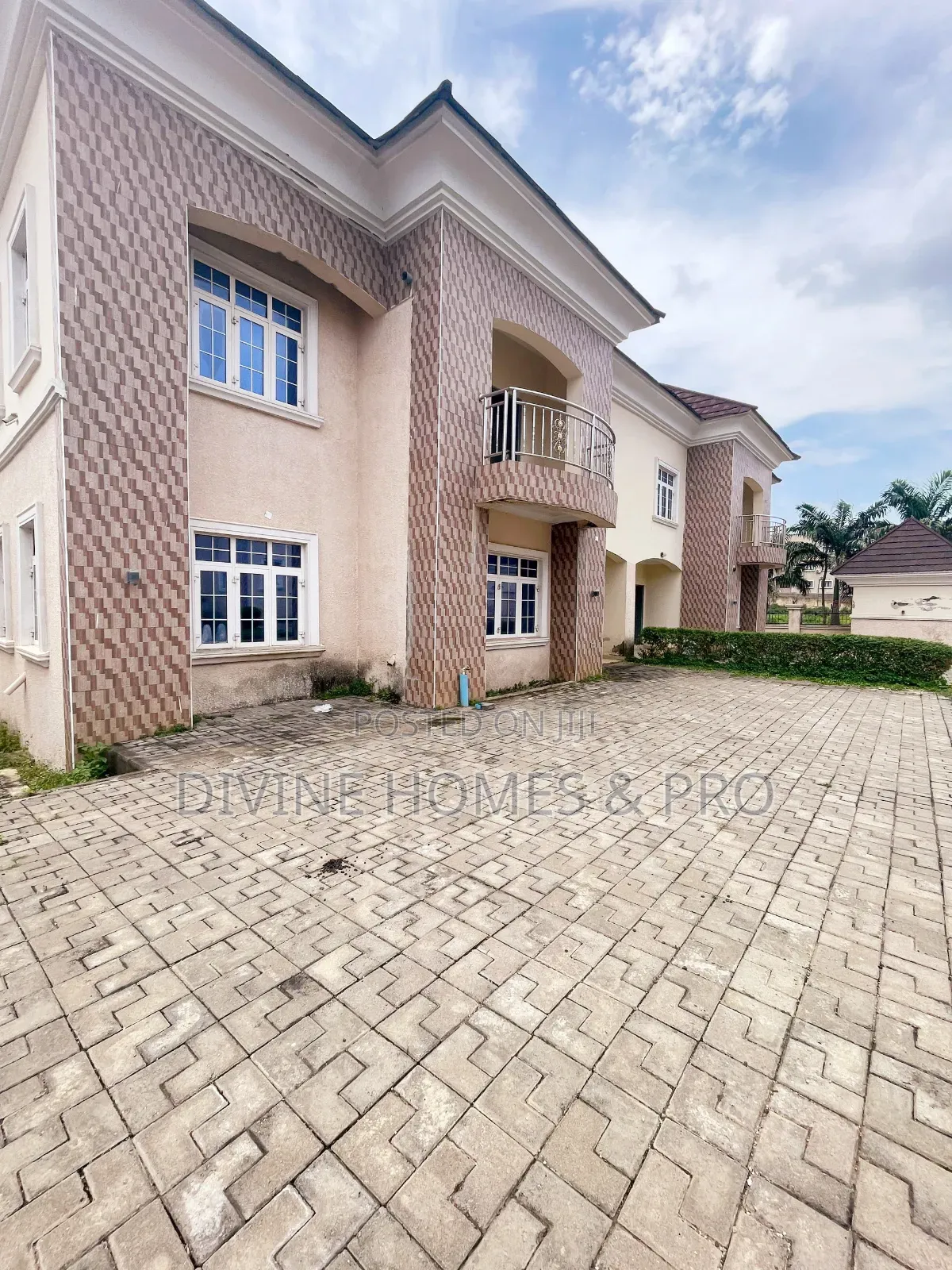 4bdrm Duplex in Berger Clinic, Life Camp for rent