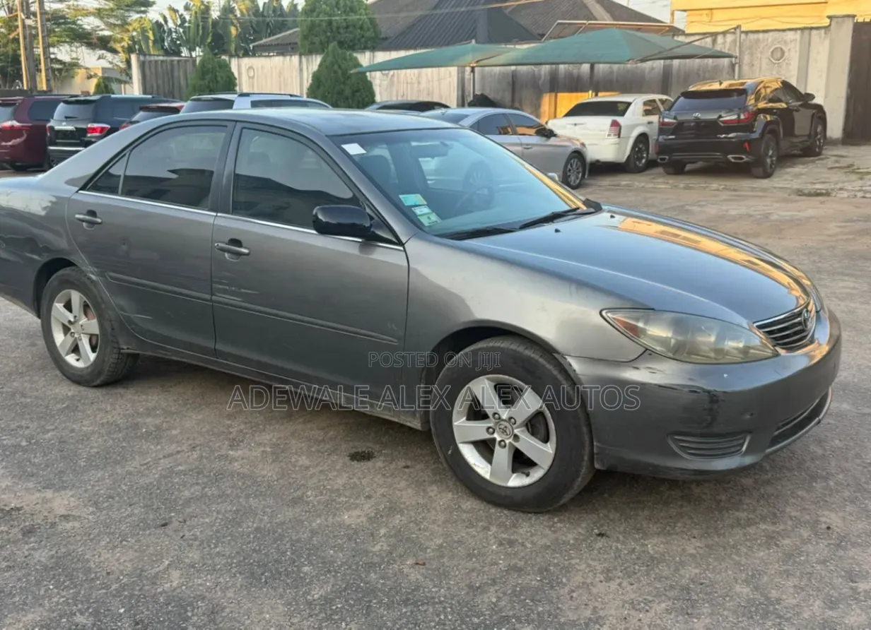 Toyota Camry 2006 Gray
