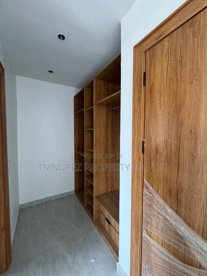 2bdrm Apartment in Osapa london for sale