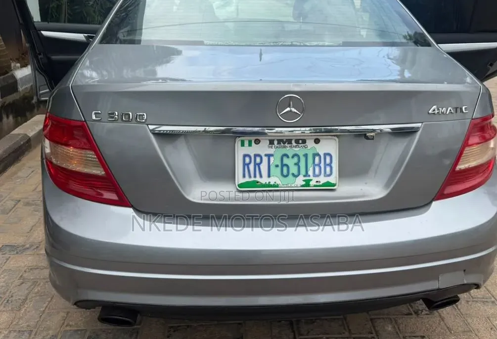 Mercedes-Benz C300 2009 Blue