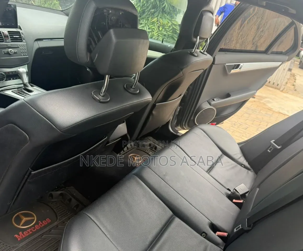 Mercedes-Benz C300 2009 Blue