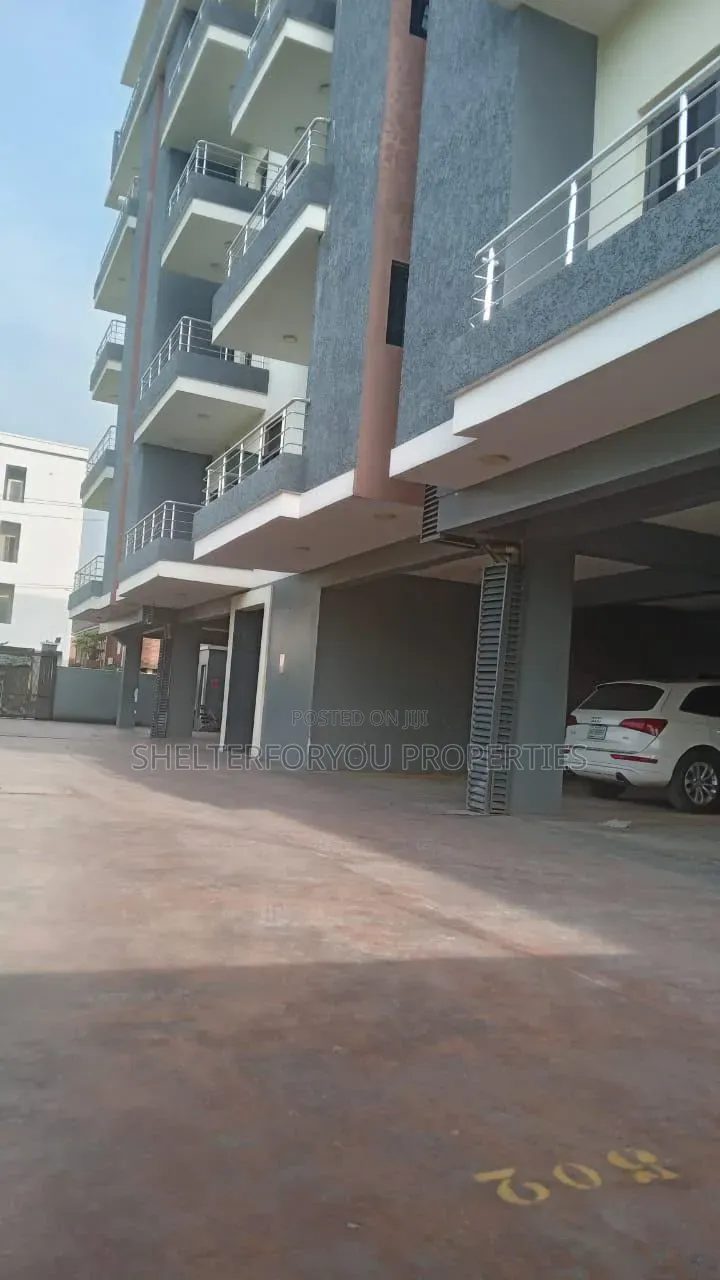 3bdrm Apartment in Lekki Expressway for rent