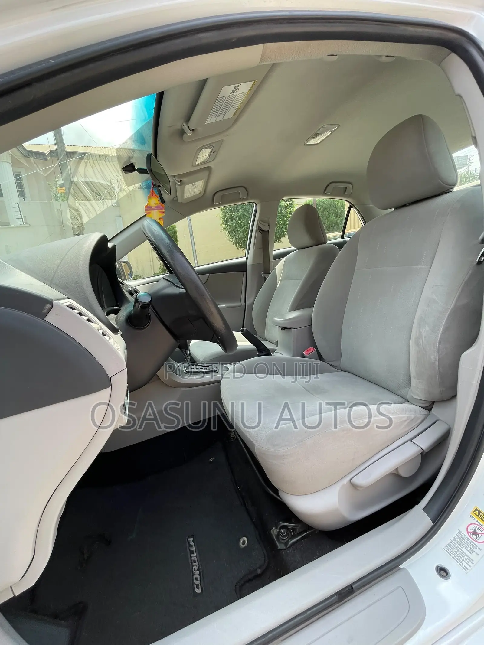 Toyota Corolla 2011 White