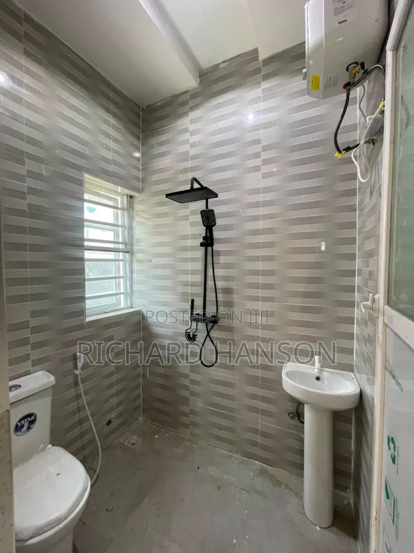 2bdrm Apartment in Off Baale, Ologolo for rent