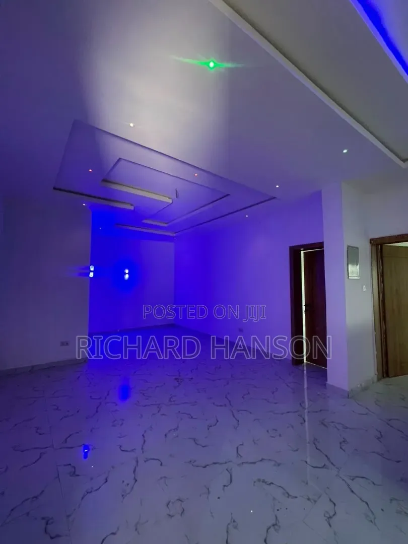2bdrm Apartment in Off Baale, Ologolo for rent
