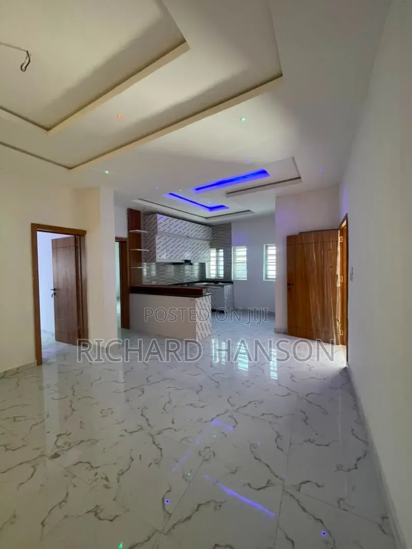 2bdrm Apartment in Off Baale, Ologolo for rent