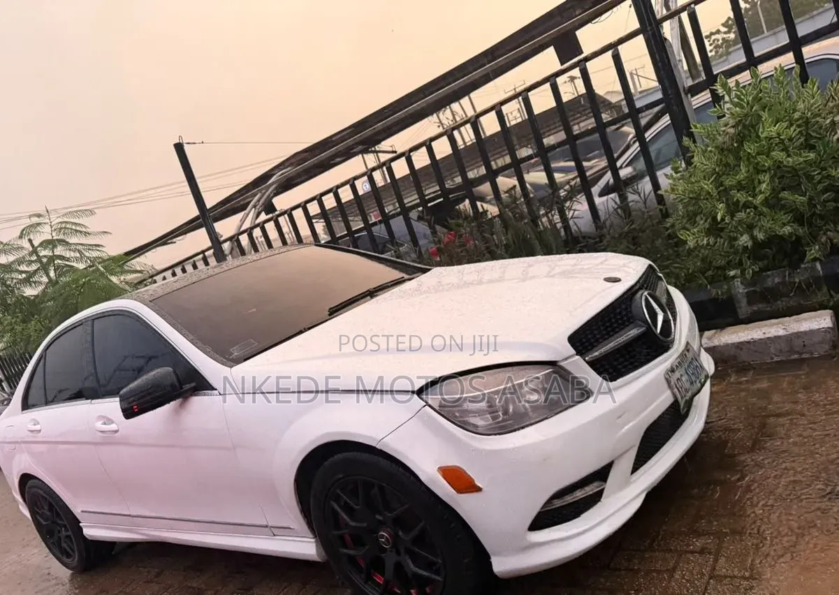 Mercedes-Benz C300 2010 White