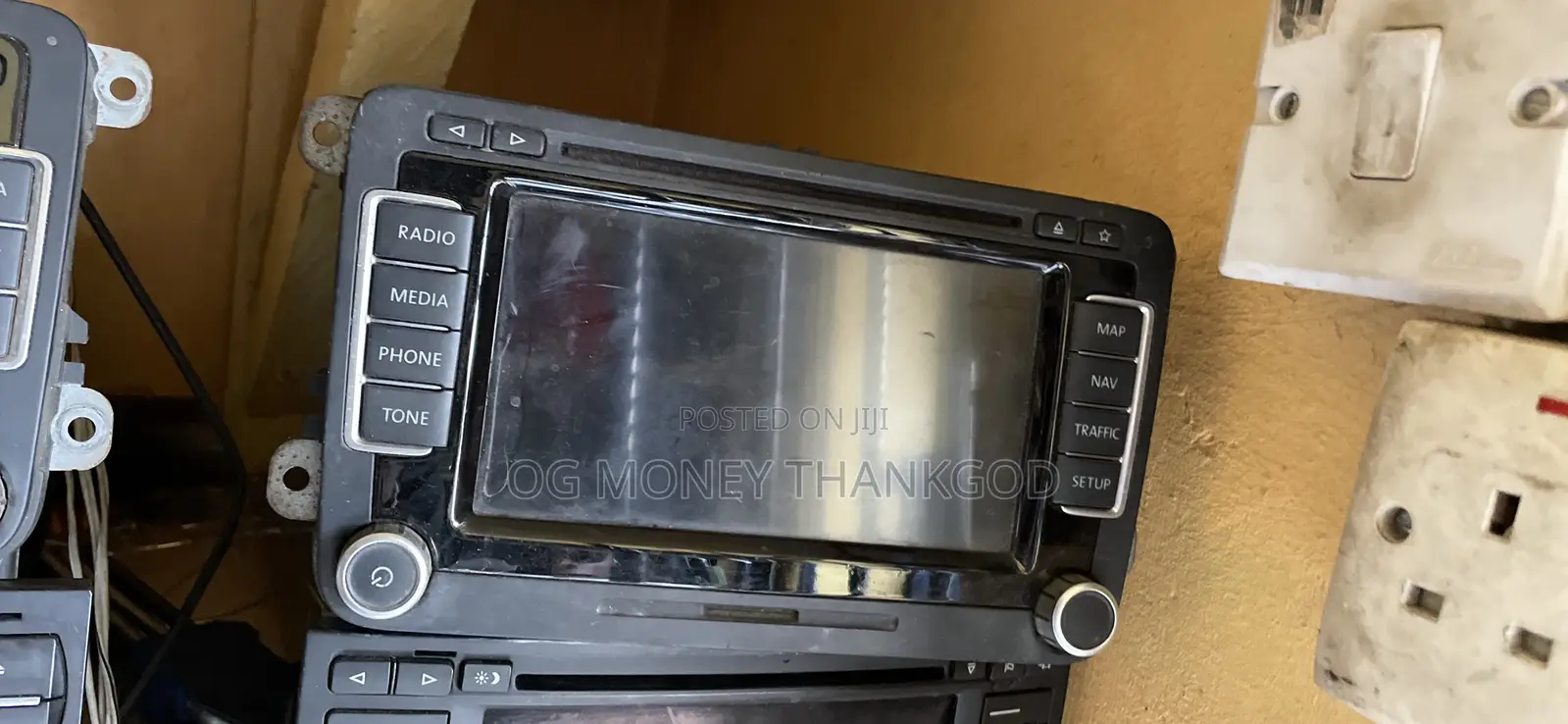 VOLKSWAGEN Passat Navigation Screen
