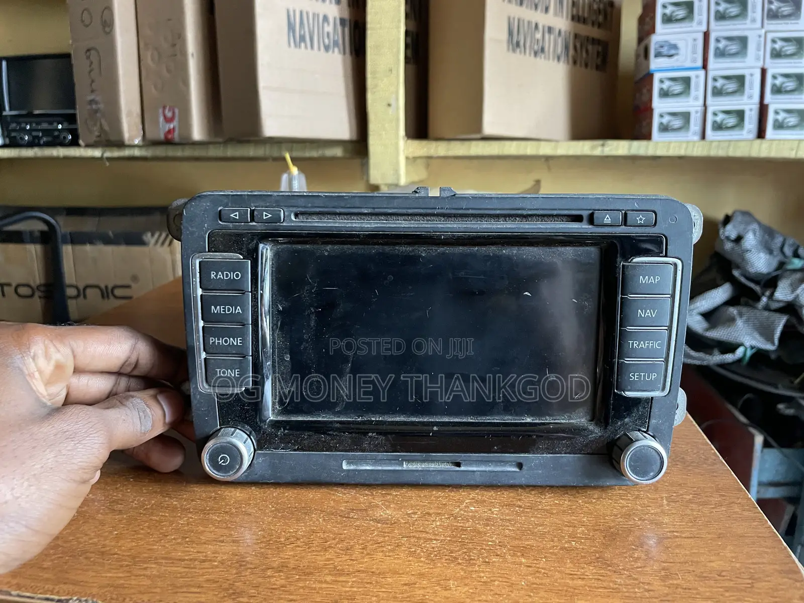 VOLKSWAGEN Passat Navigation Screen