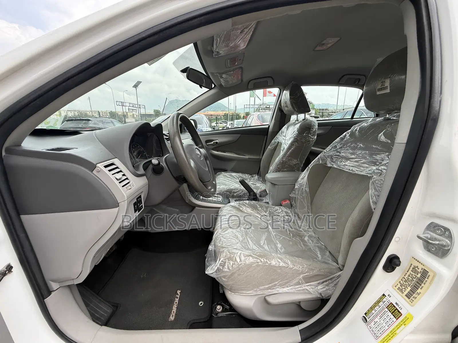 Toyota Corolla LE 4dr Sedan (1.8L 4cyl 4A) 2010 White
