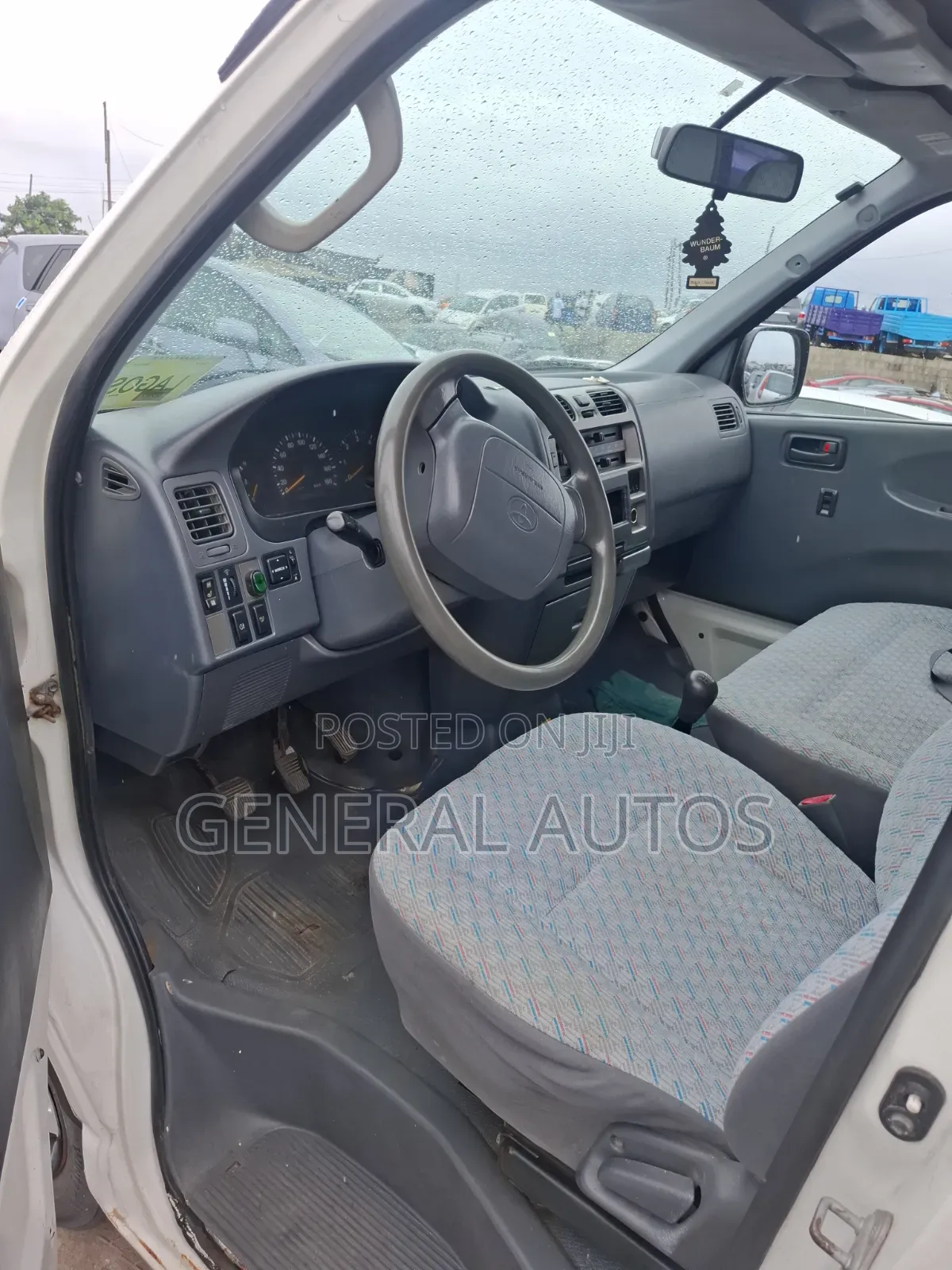 Toyota HiAce 2010 White