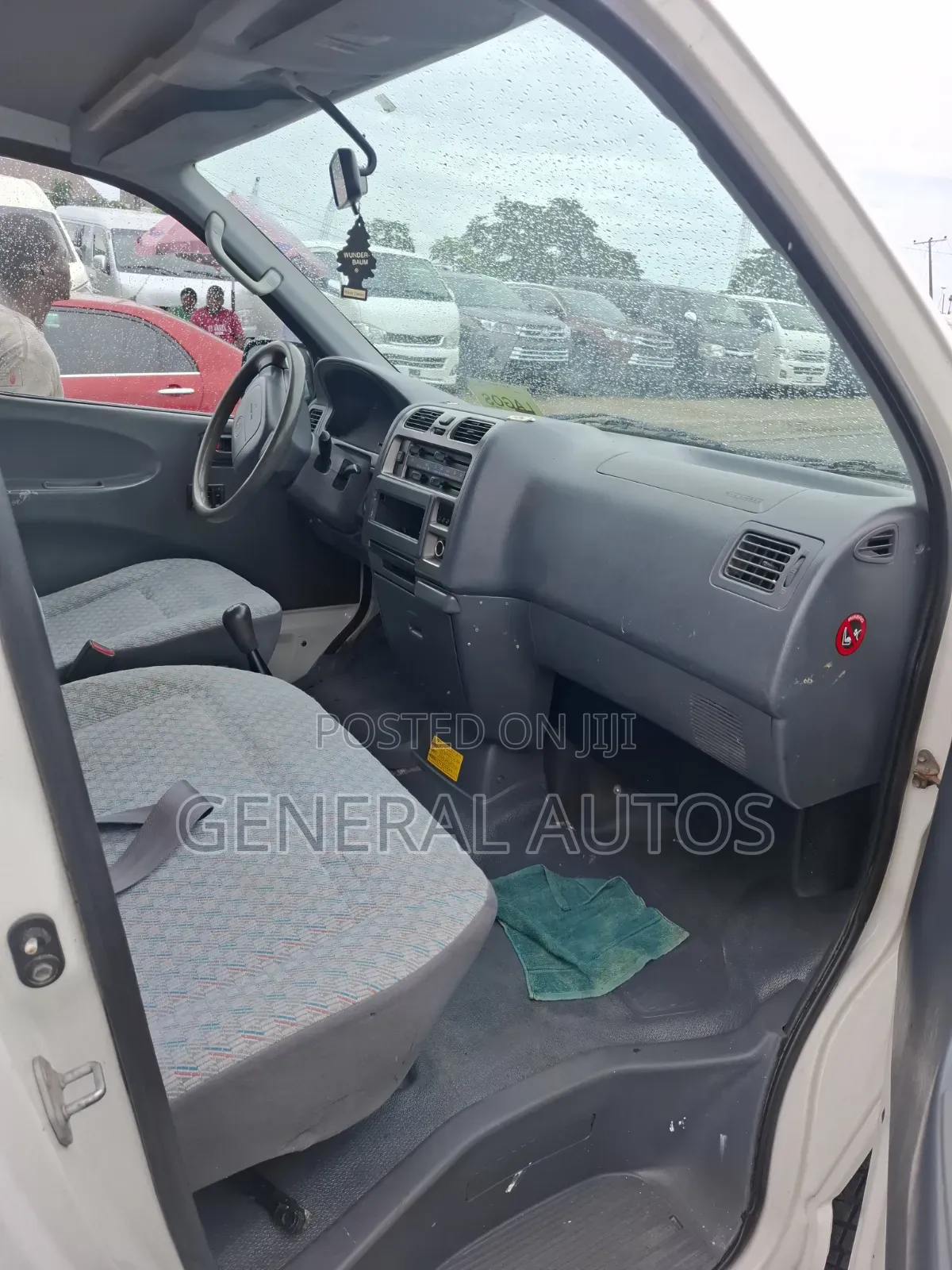 Toyota HiAce 2010 White