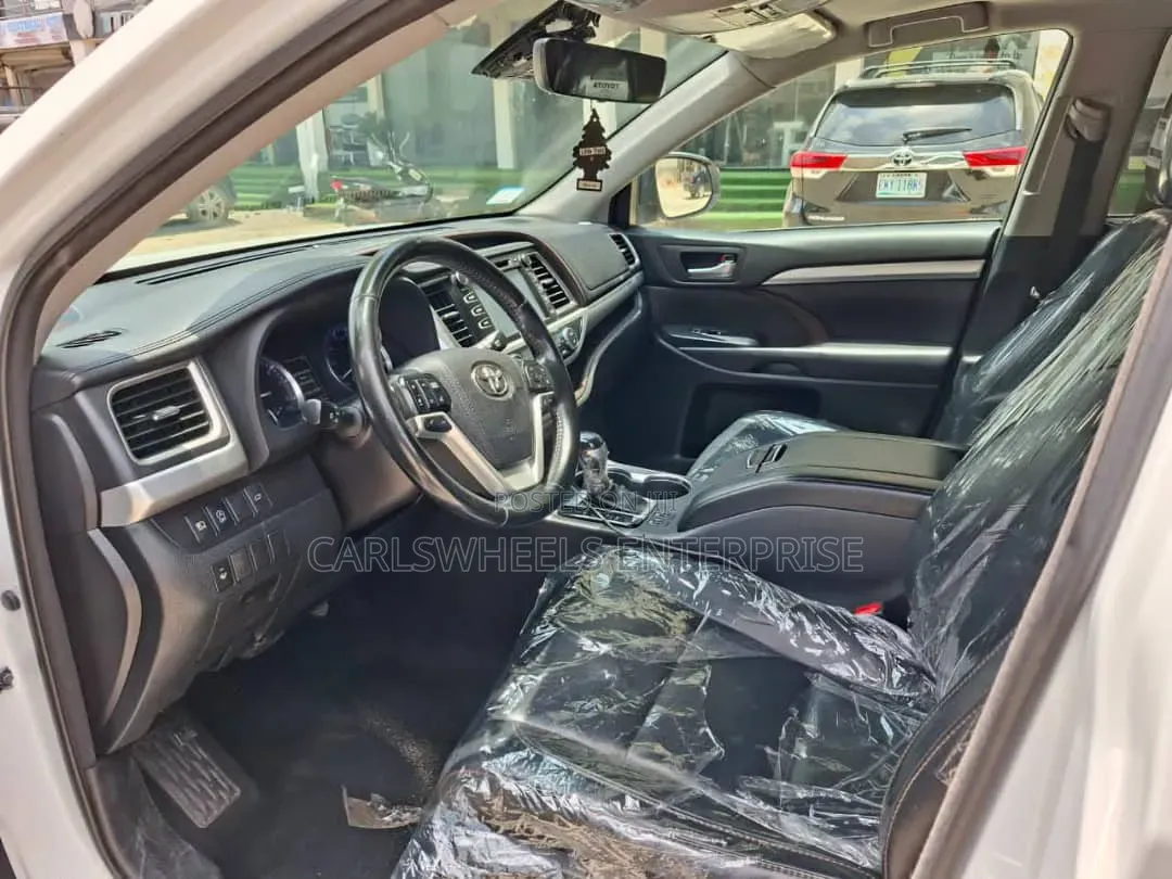 Toyota Highlander XLE 4x4 V6 (3.5L 6cyl 8A) 2018 White
