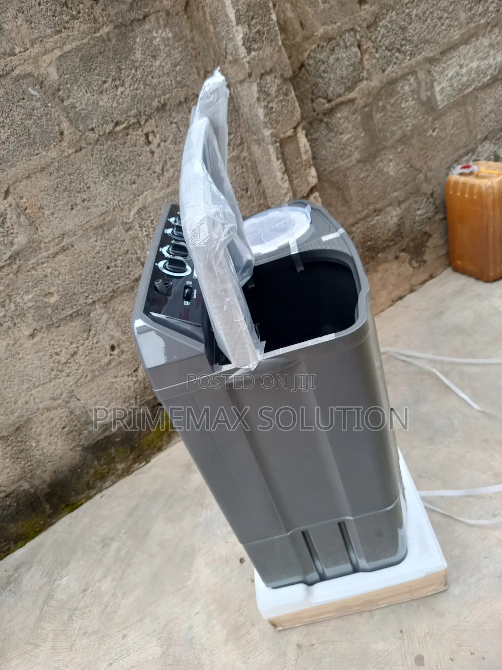 The Ultimate Semi-Automatic Laundry Companion- LG 9KG WASHING MACHINE