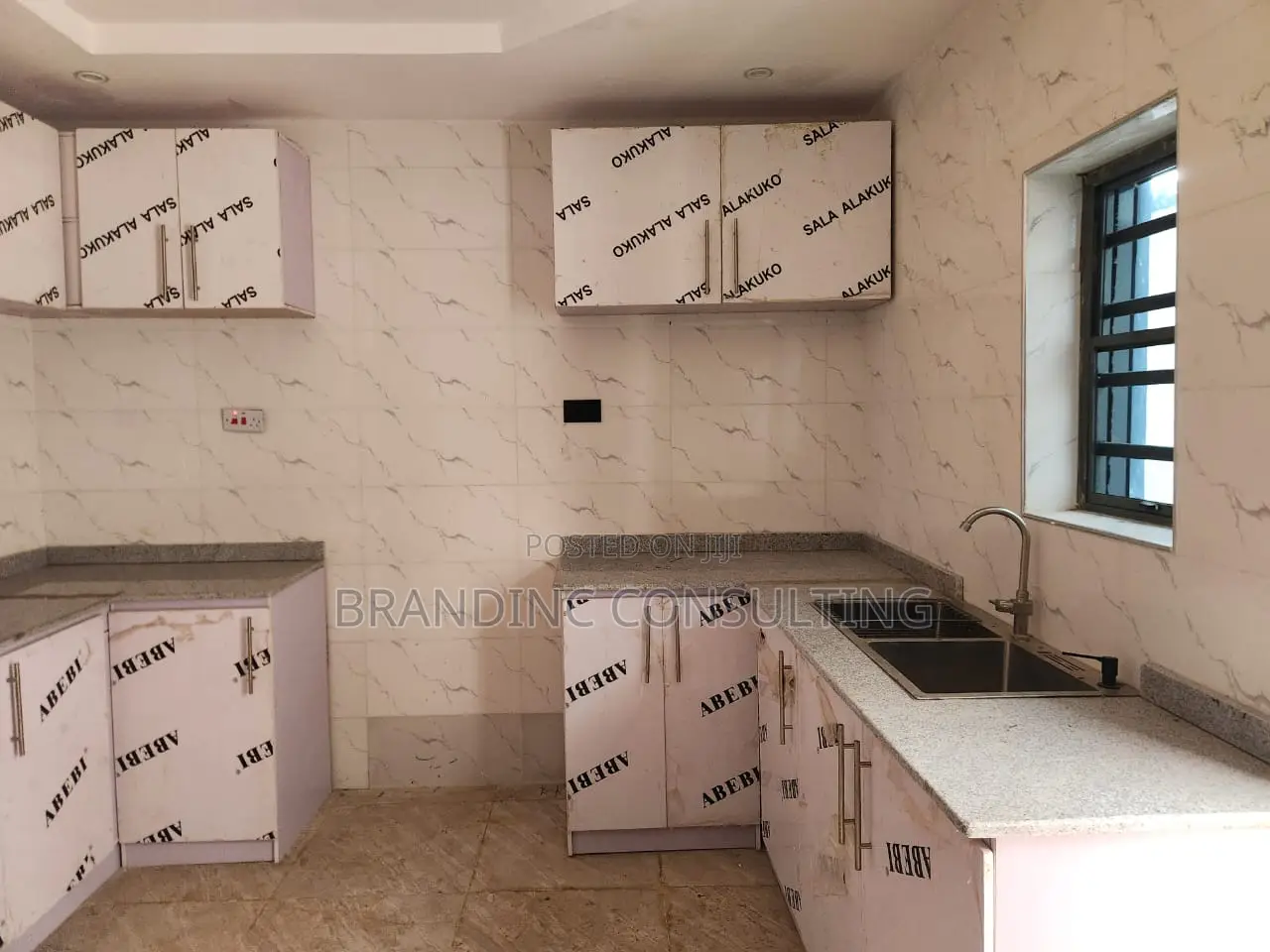 4bdrm Duplex in Agodi for sale