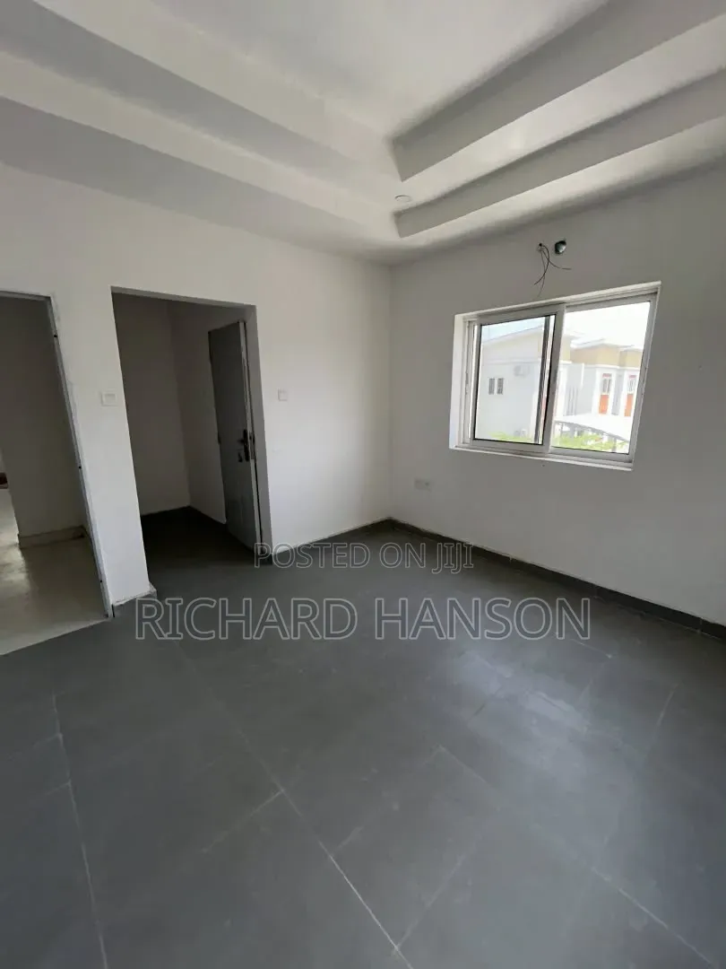 2bdrm Apartment in Adesanya for rent