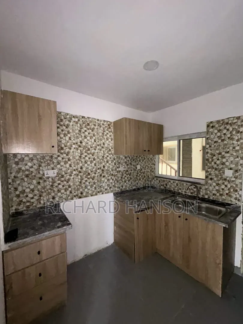 2bdrm Apartment in Adesanya for rent