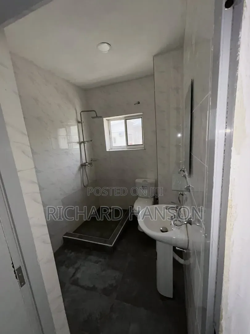 2bdrm Apartment in Adesanya for rent