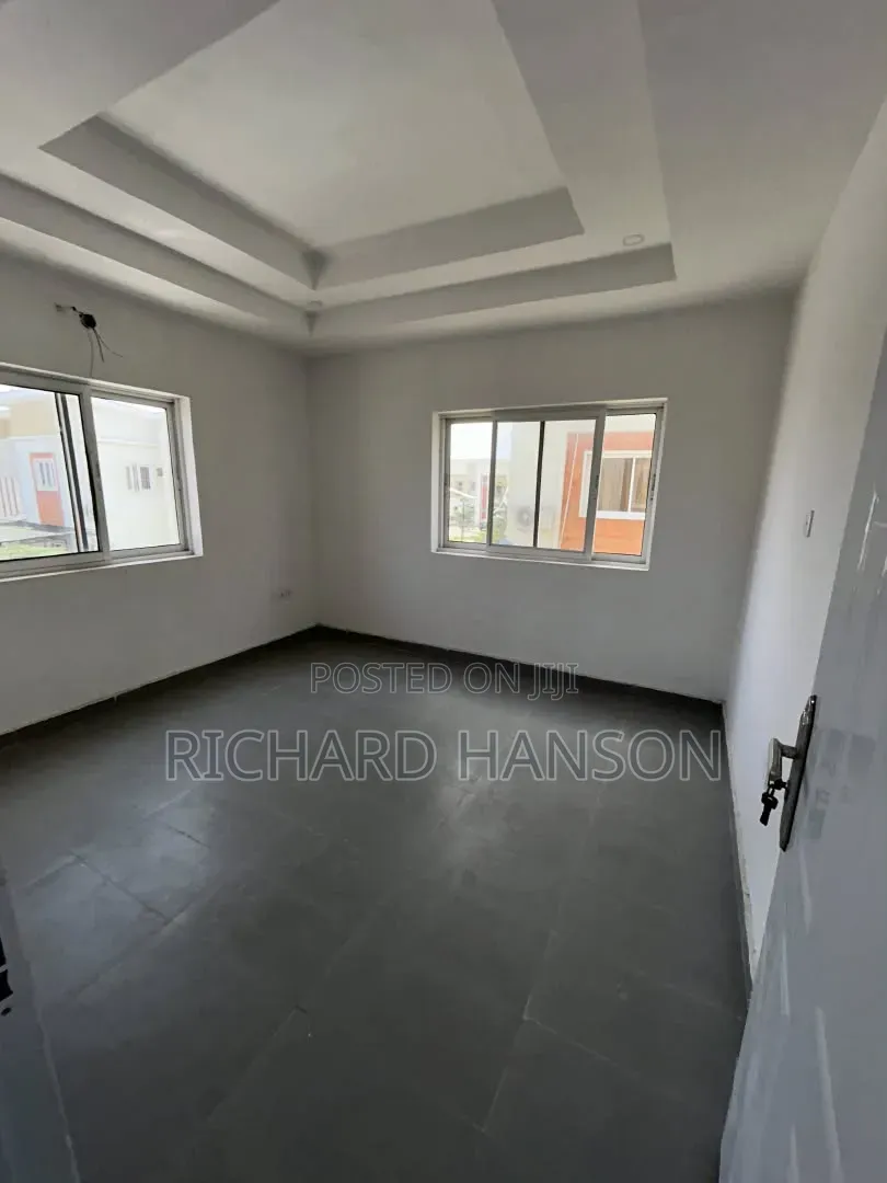 2bdrm Apartment in Adesanya for rent