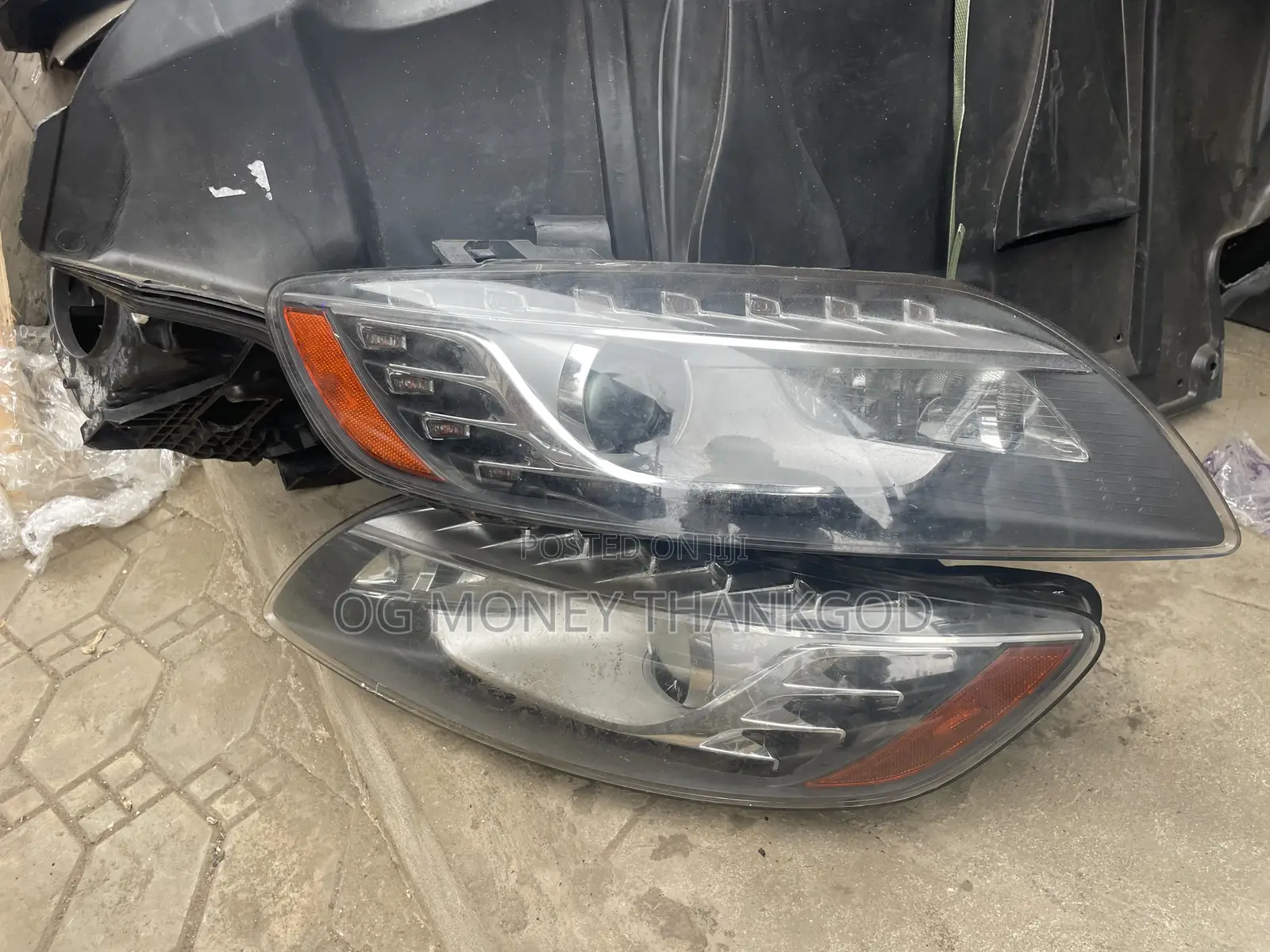 Audi Q7 Front Headlights - Pair
