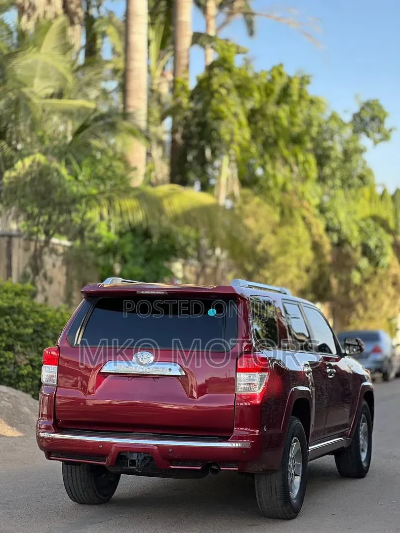 Toyota 4-Runner Limited 4X4 2013 Red