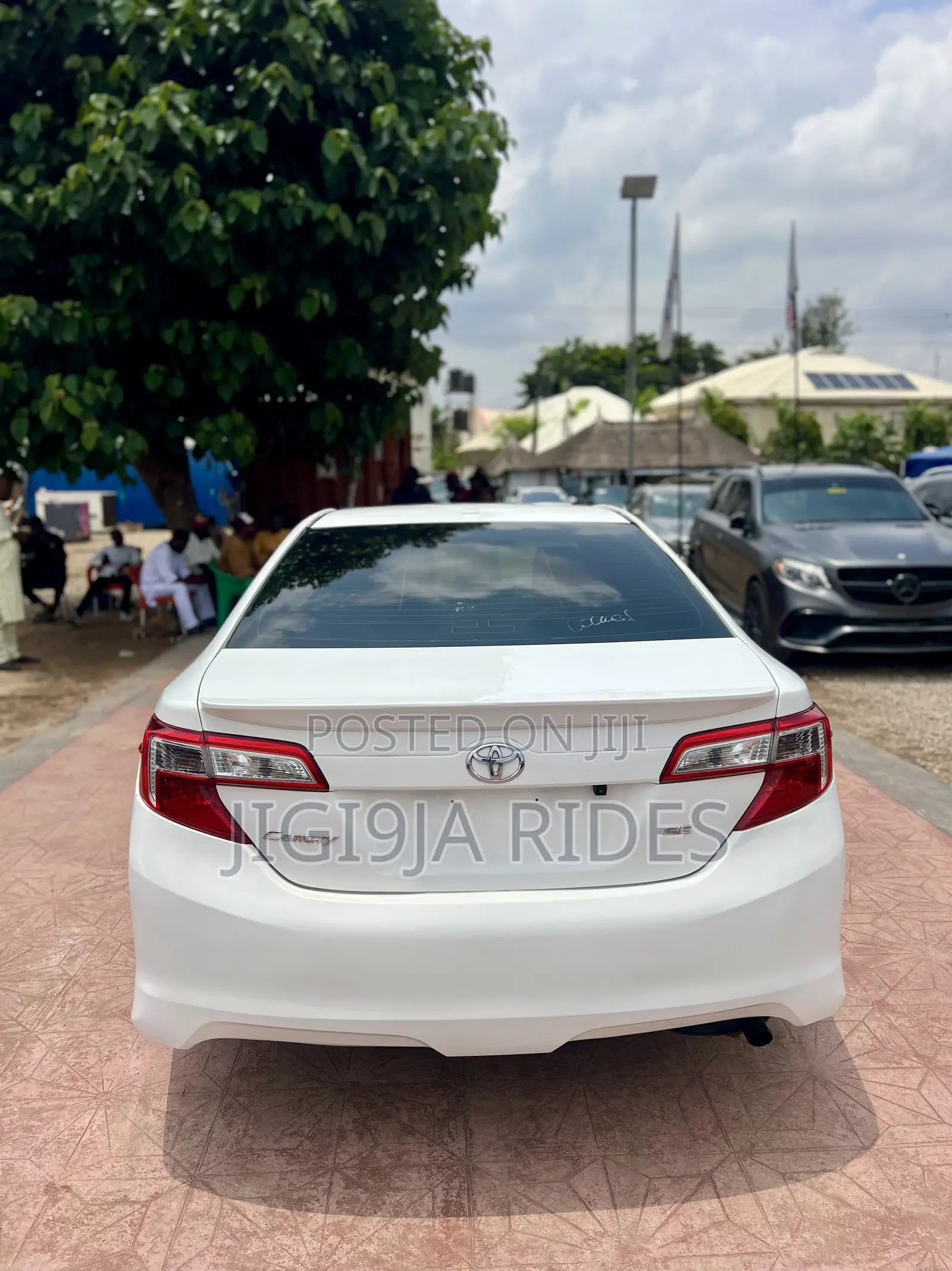 Toyota Camry SE 4dr Sedan (2.5L 4cyl 6A) 2013 White