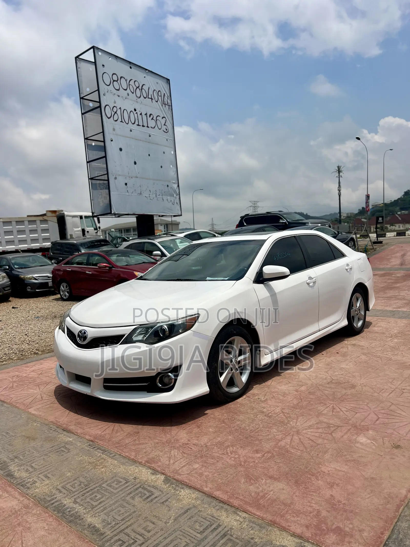 Toyota Camry SE 4dr Sedan (2.5L 4cyl 6A) 2013 White