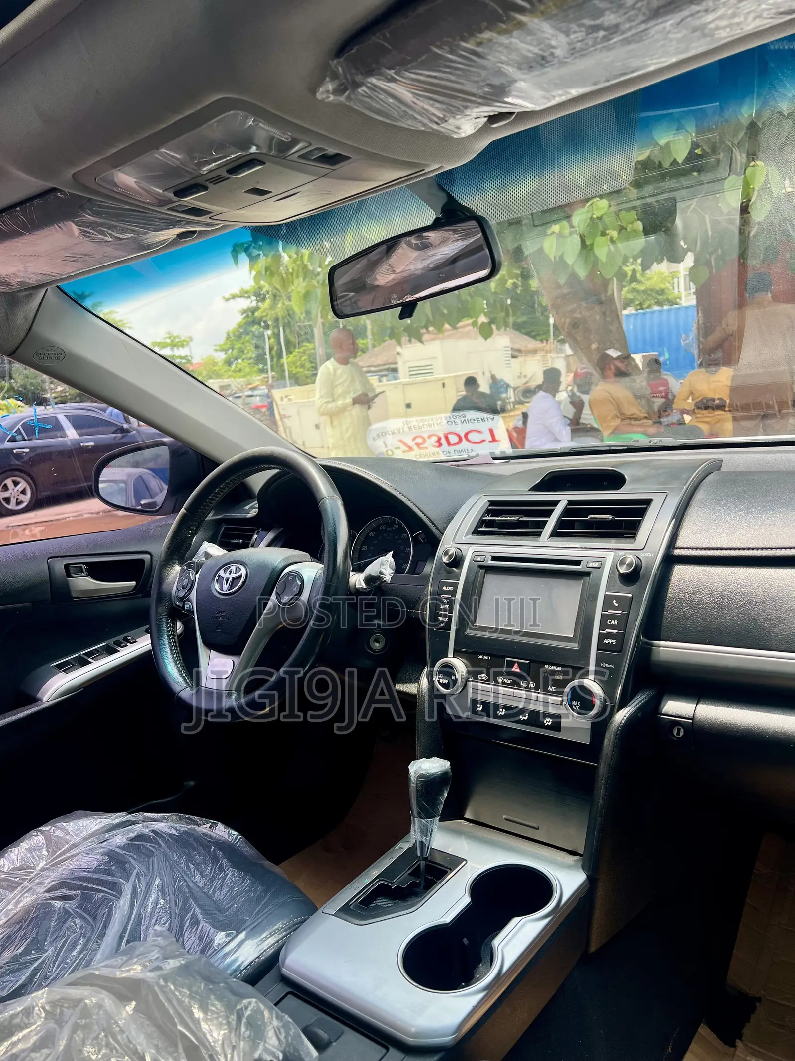 Toyota Camry SE 4dr Sedan (2.5L 4cyl 6A) 2013 White