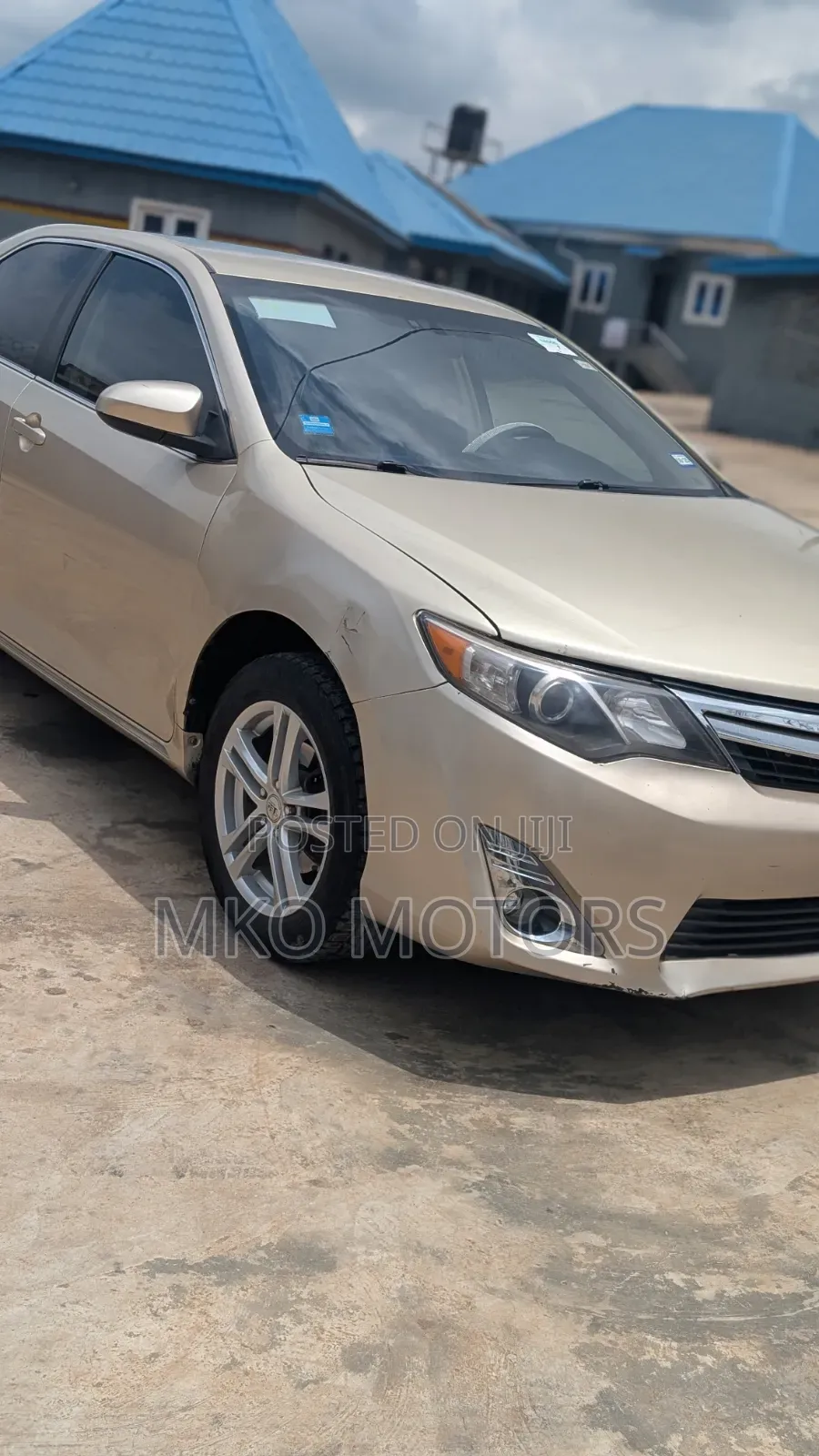 Toyota Camry LE 4dr Sedan (2.5L 4cyl 6A) 2013 Gold