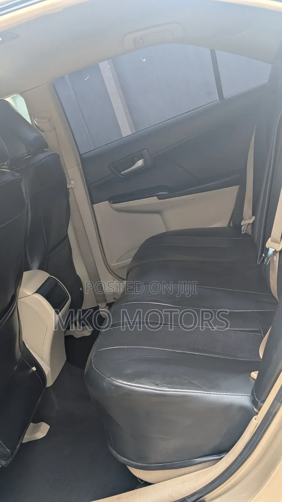 Toyota Camry LE 4dr Sedan (2.5L 4cyl 6A) 2013 Gold