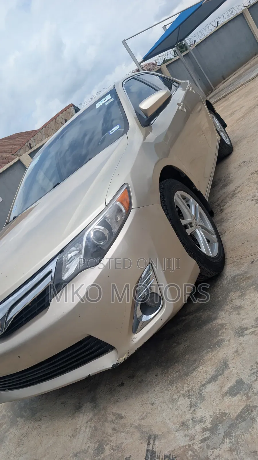 Toyota Camry LE 4dr Sedan (2.5L 4cyl 6A) 2013 Gold