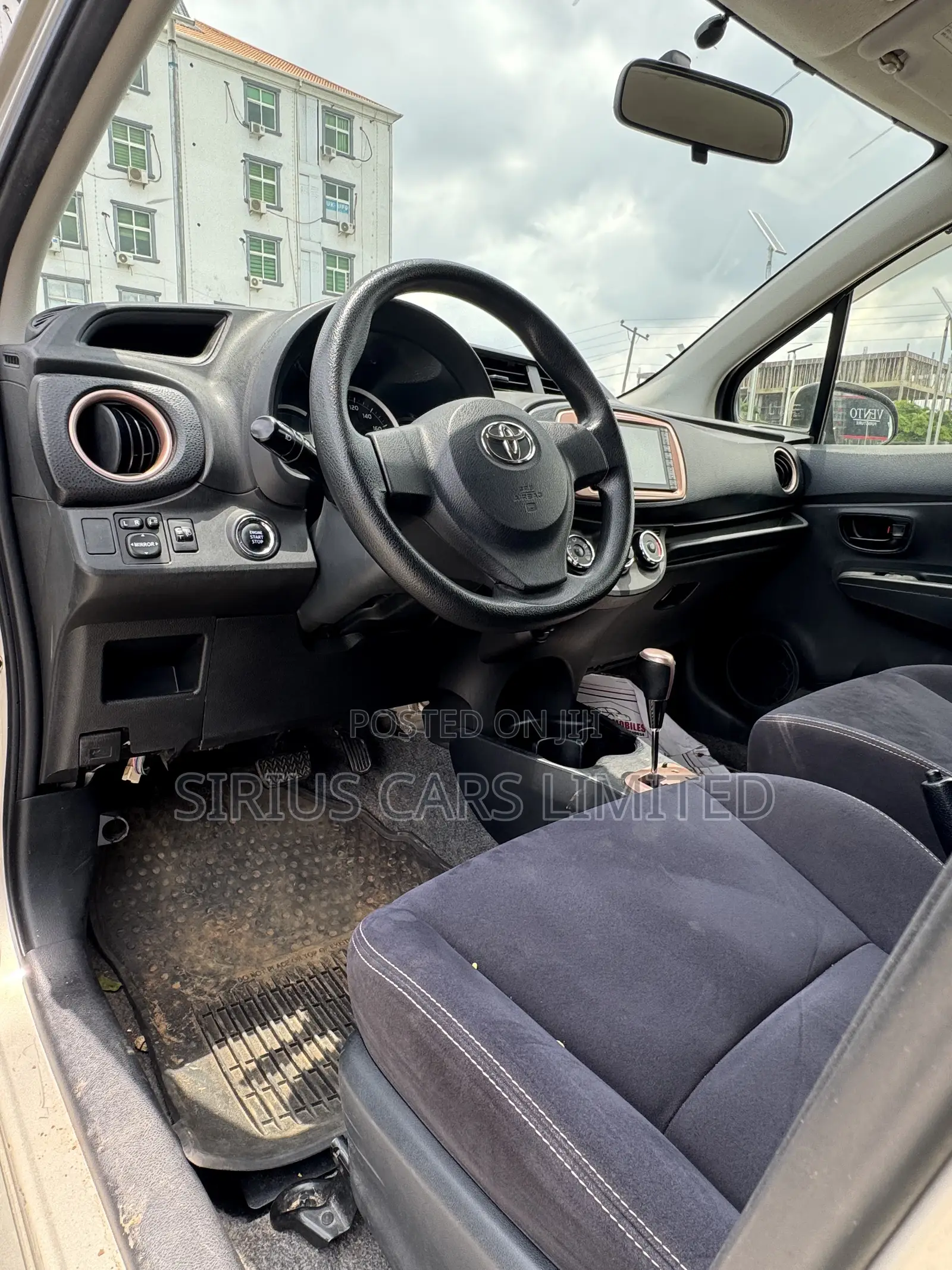 Toyota Yaris SE Hatchback 5dr 2016 Beige