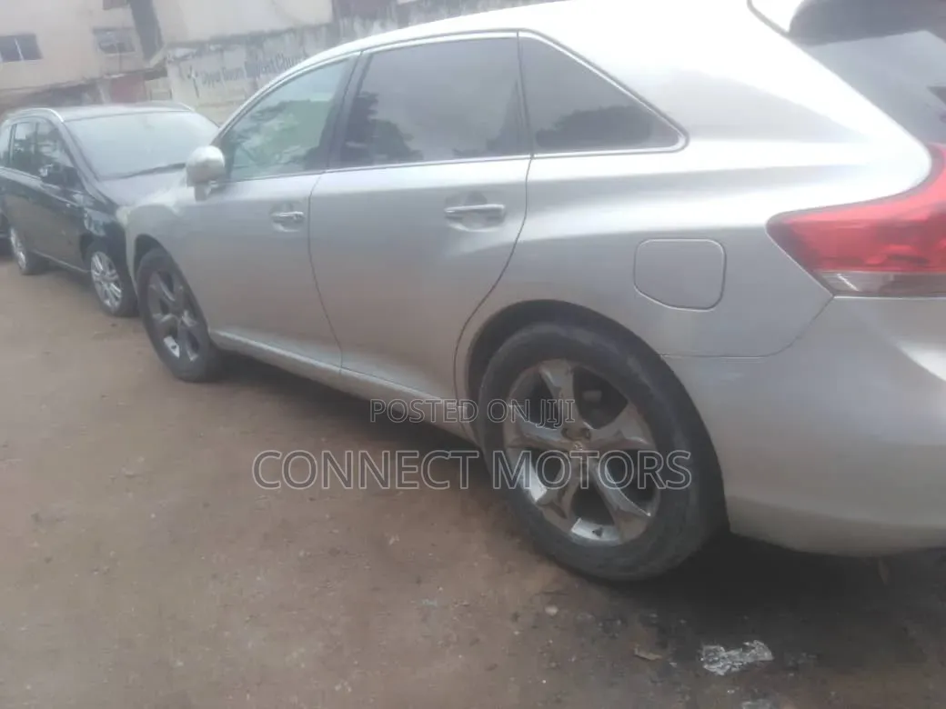Toyota Venza 2011 Silver