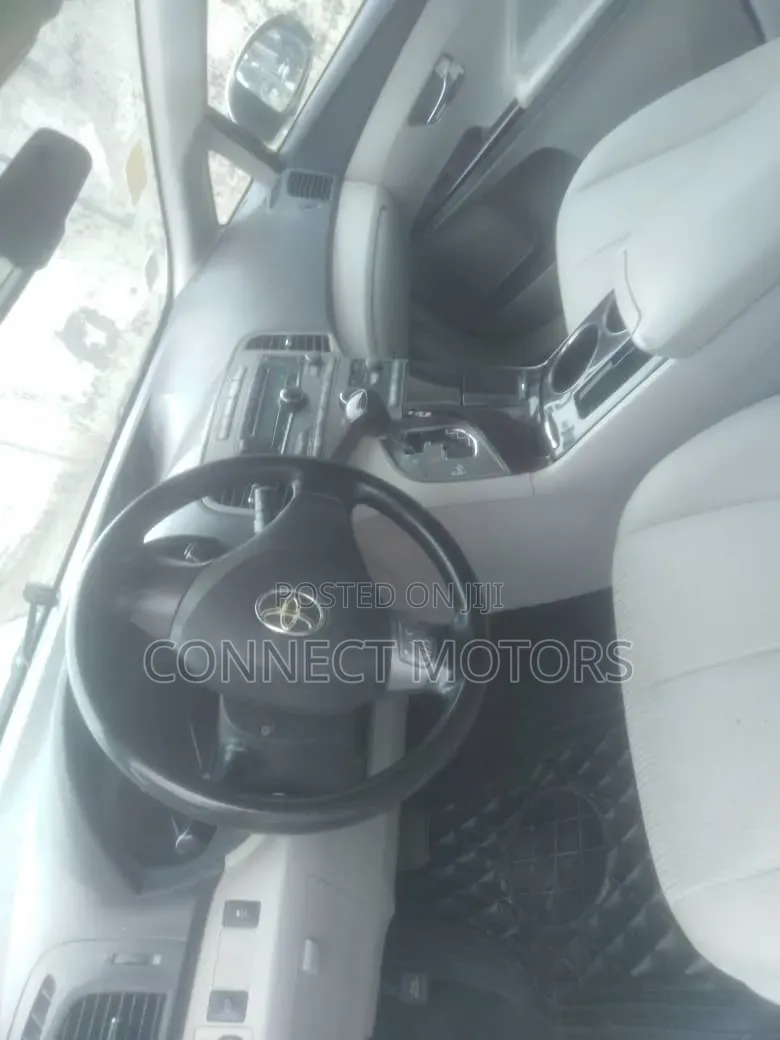 Toyota Venza 2011 Silver