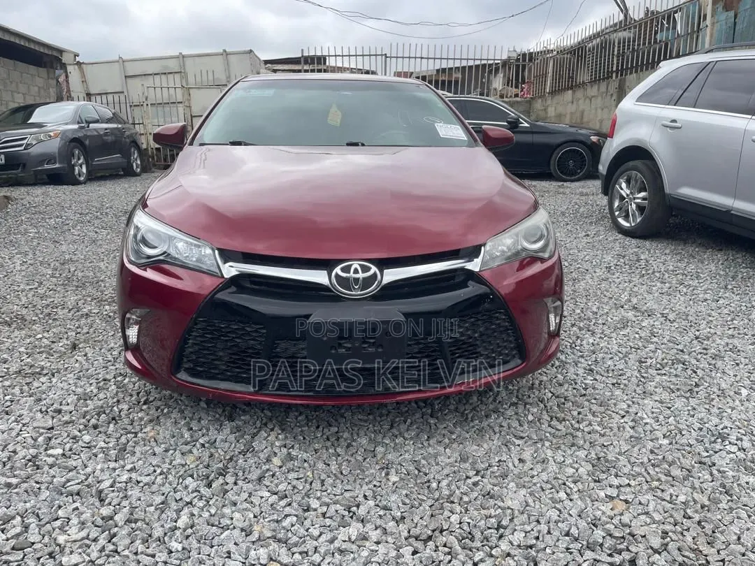 Toyota Camry SE 4dr Sedan (2.5L 4cyl 6A) 2017 Red