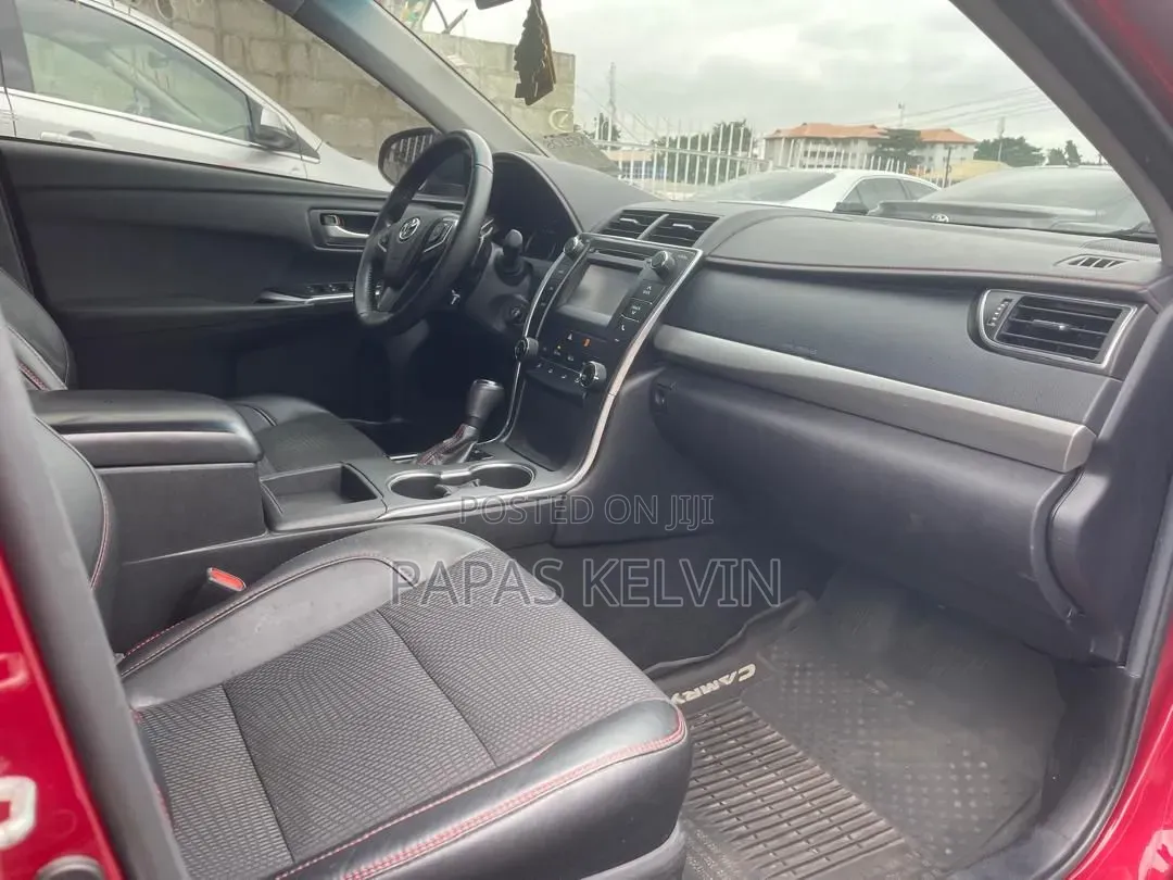 Toyota Camry SE 4dr Sedan (2.5L 4cyl 6A) 2017 Red