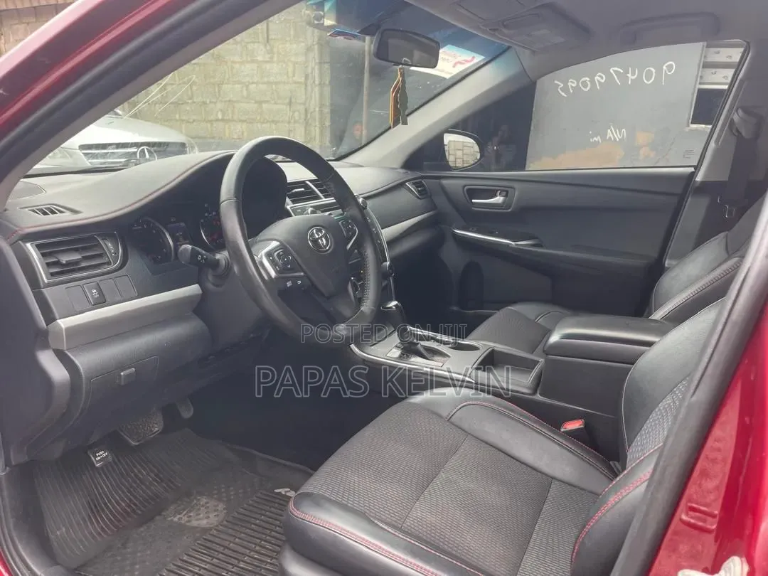 Toyota Camry SE 4dr Sedan (2.5L 4cyl 6A) 2017 Red