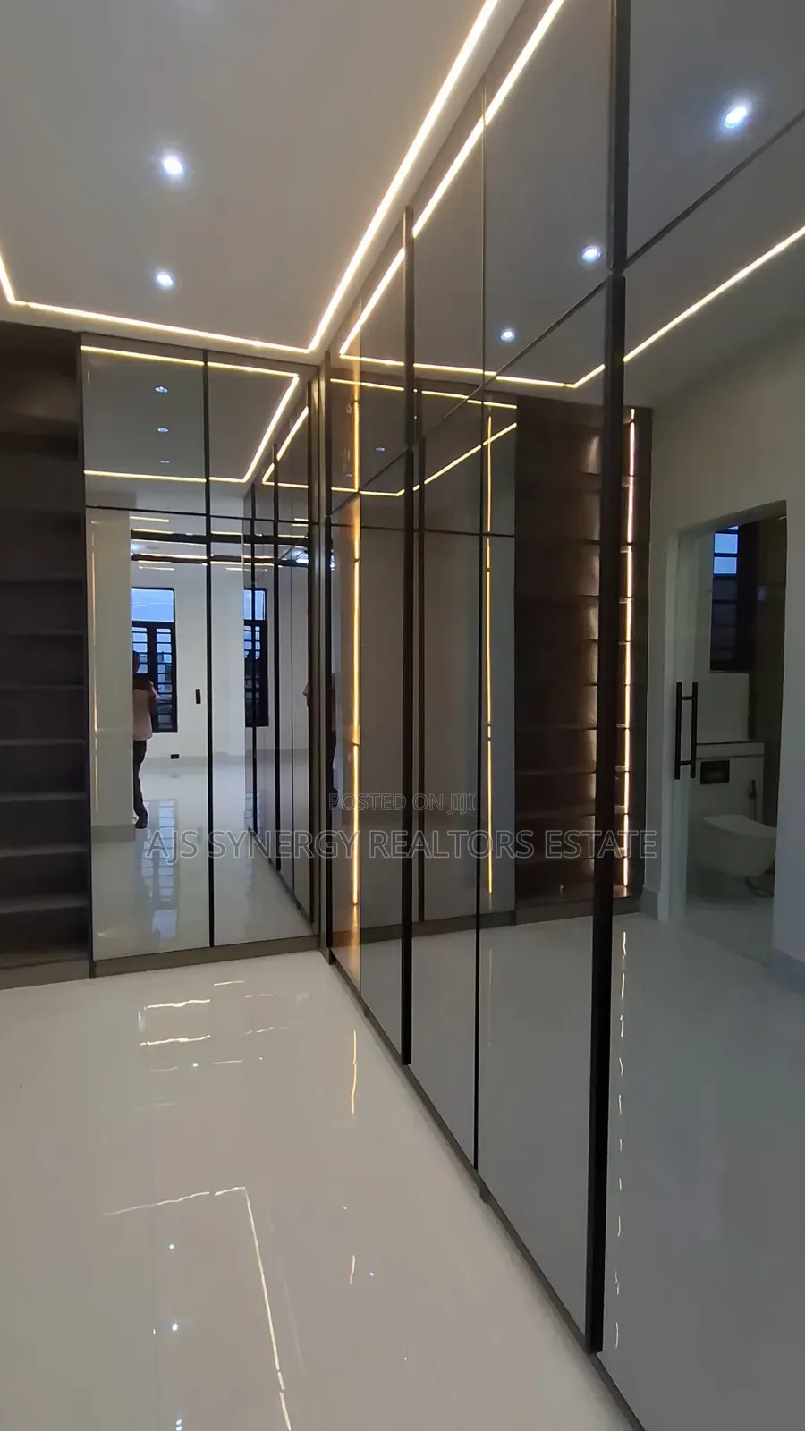 5bdrm Duplex in Sangotedo for sale