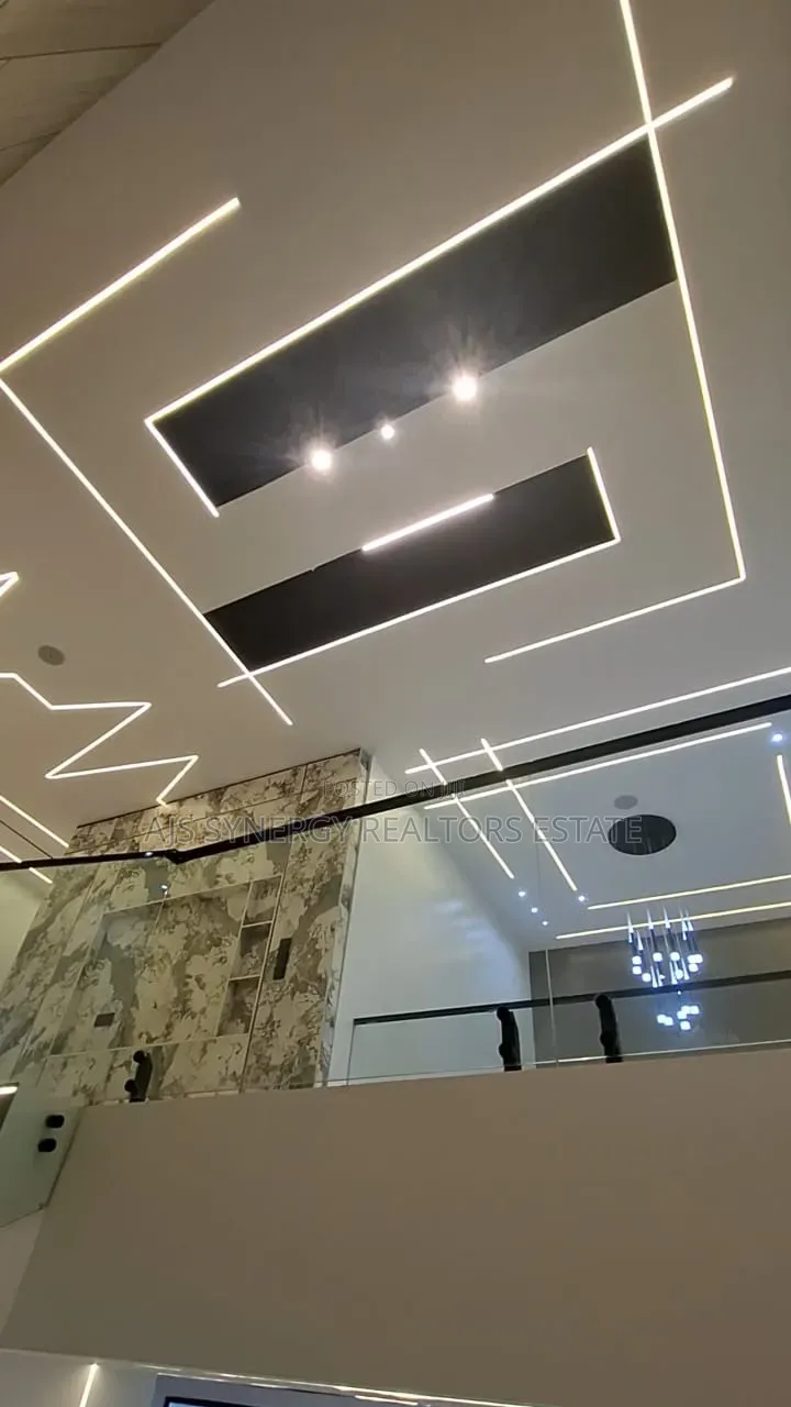 5bdrm Duplex in Sangotedo for sale