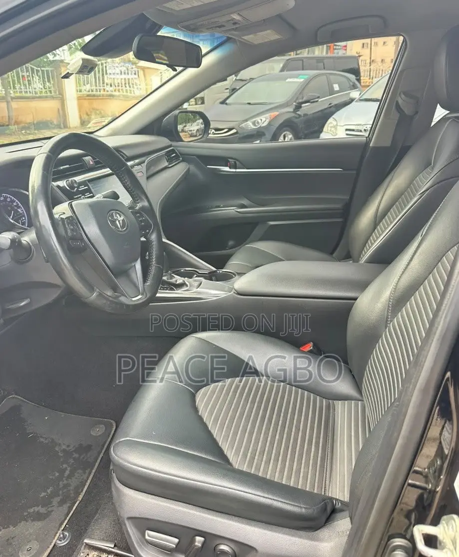Toyota Camry SE FWD 2020 Black